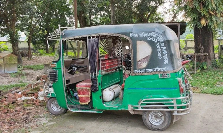 চলন্ত সিএনজিতে নারীর চিৎকার, চালক আটক